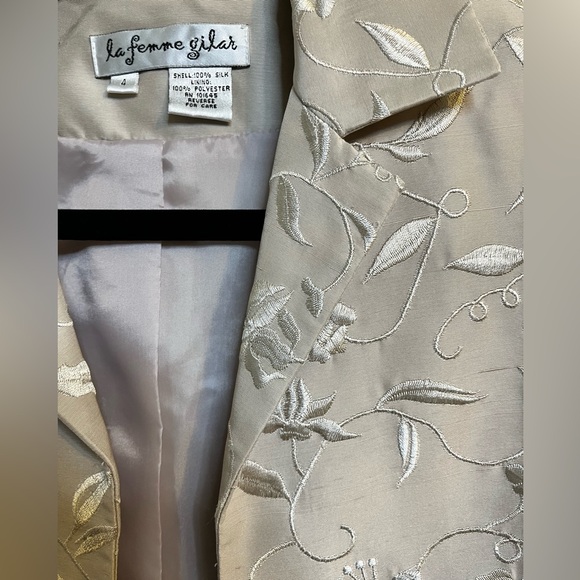 La Femme Gilar | Silk Floral Embroidery Jacket Size 4 - Picture 2 of 8
